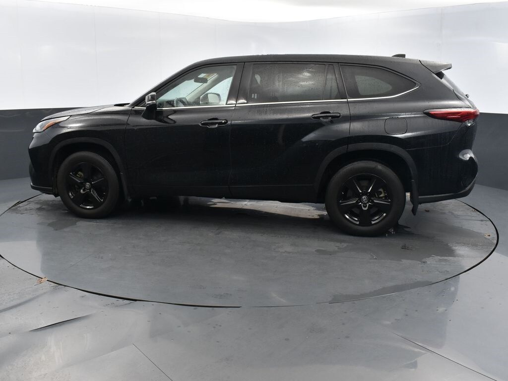 Used 2022 Toyota Highlander LE SUV