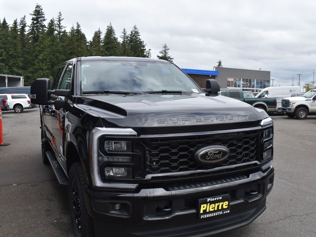 New 2025 Ford F-350 XLT Truck Crew Cab