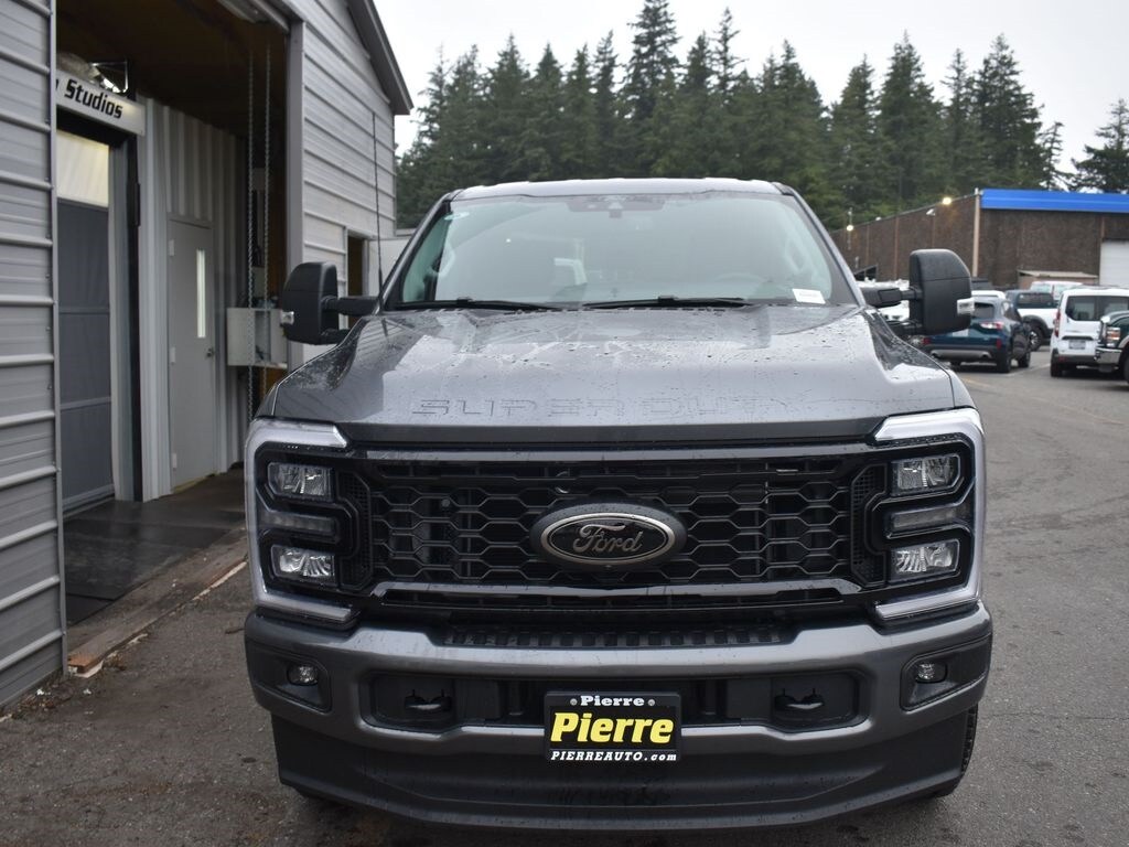 New 2026 Ford F-350 XLT Truck Crew Cab