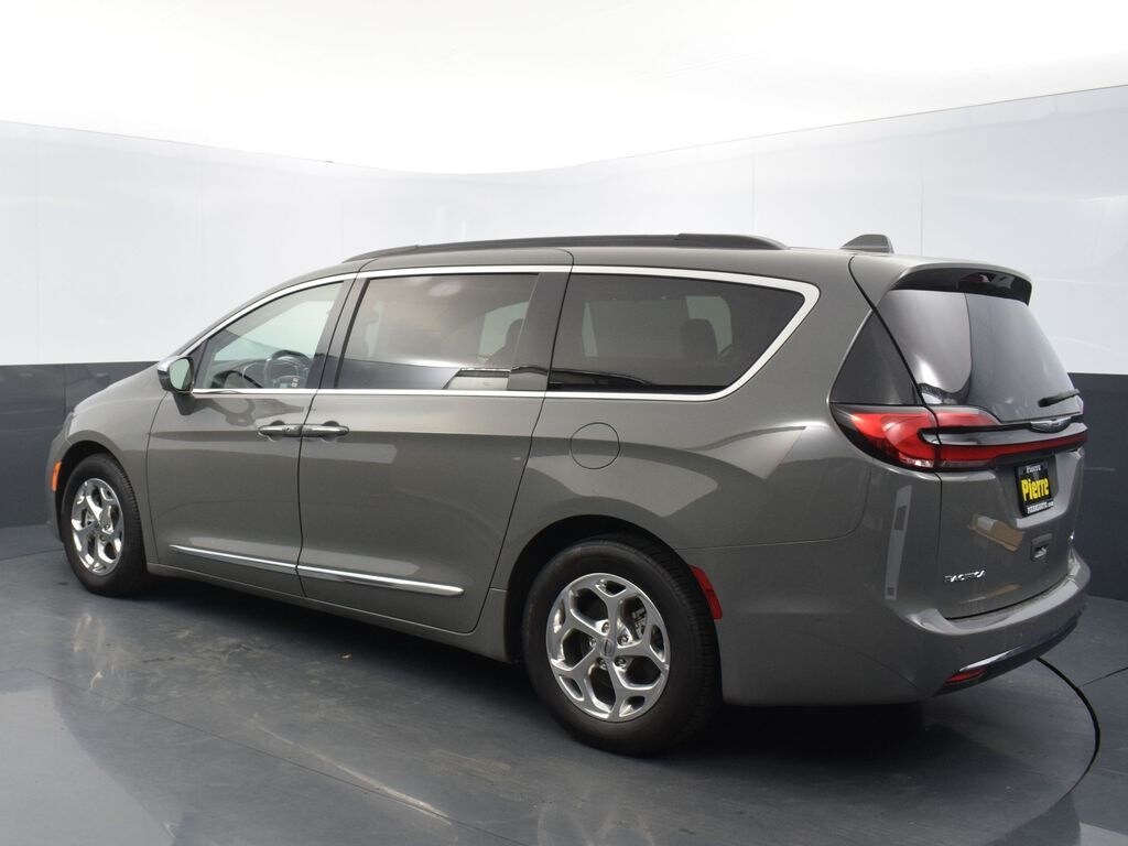 Used 2022 Chrysler Pacifica Limited Van Passenger Van