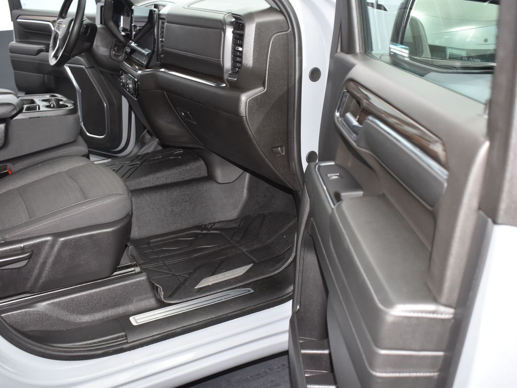 2024 Chevrolet Silverado 1500 LT - Photo 18
