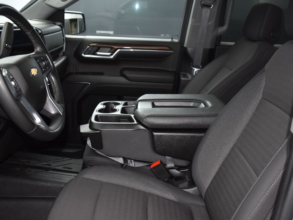 2024 Chevrolet Silverado 1500 LT - Photo 10