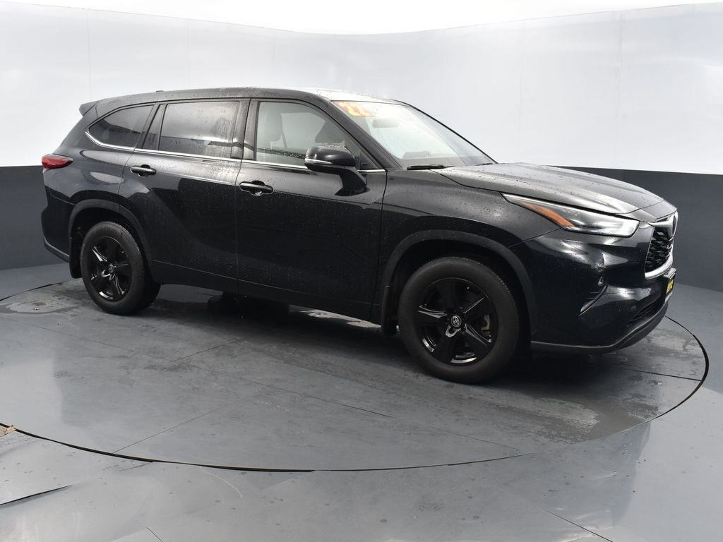 Used 2022 Toyota Highlander LE SUV