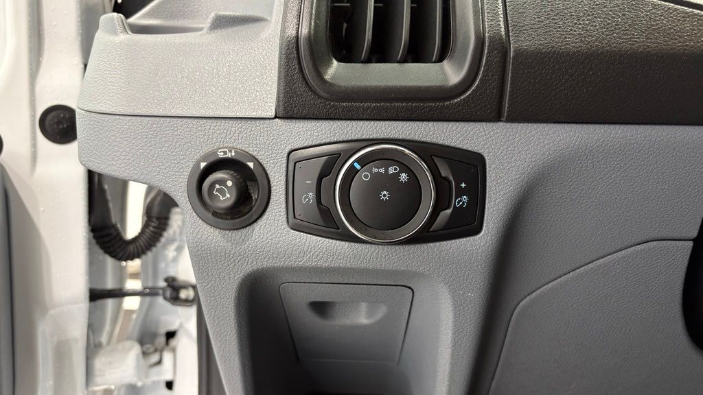 2019 Ford Transit Passenger Van XLT - Photo 32