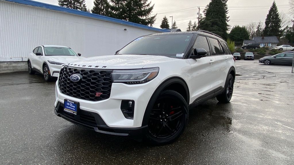 2025 Ford Explorer ST's photo