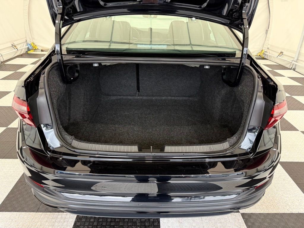 Used 2024 Volkswagen Jetta 1.5T SE Sedan