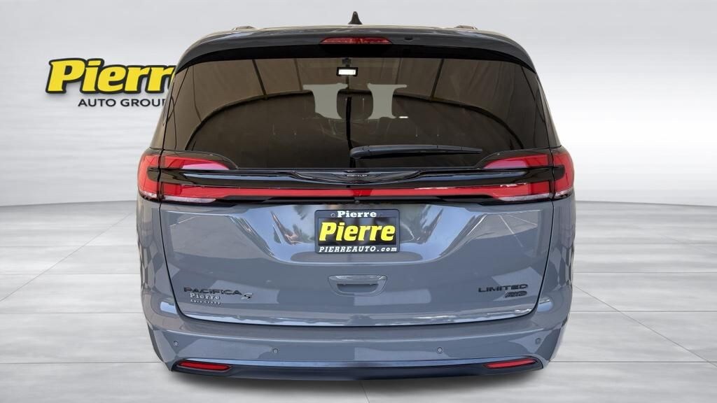 Used 2023 Chrysler Pacifica Limited Van Passenger Van