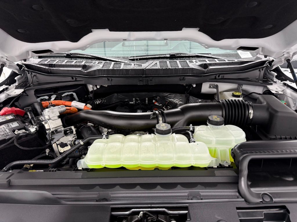 2025 Ford F-150 Lariat photo 4