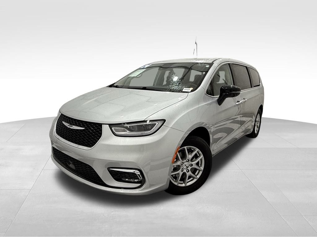 2024 Chrysler Pacifica Touring L's photo