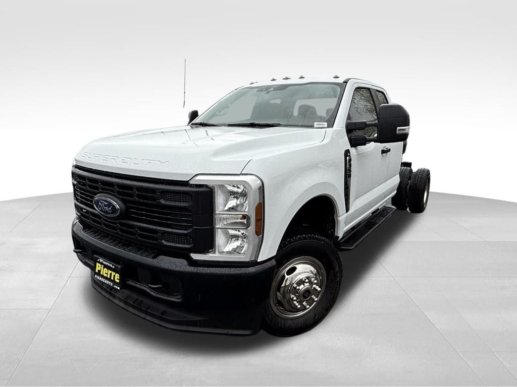 New 2025 Ford F-350 Chassis XL DRW Truck Super Cab