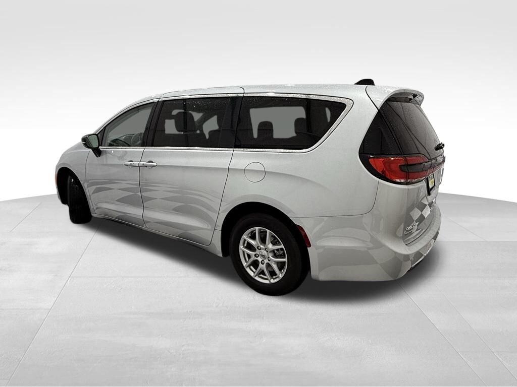 Used 2024 Chrysler Pacifica Touring L Van Passenger Van