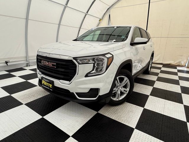 2024 GMC Terrain SLE's photo