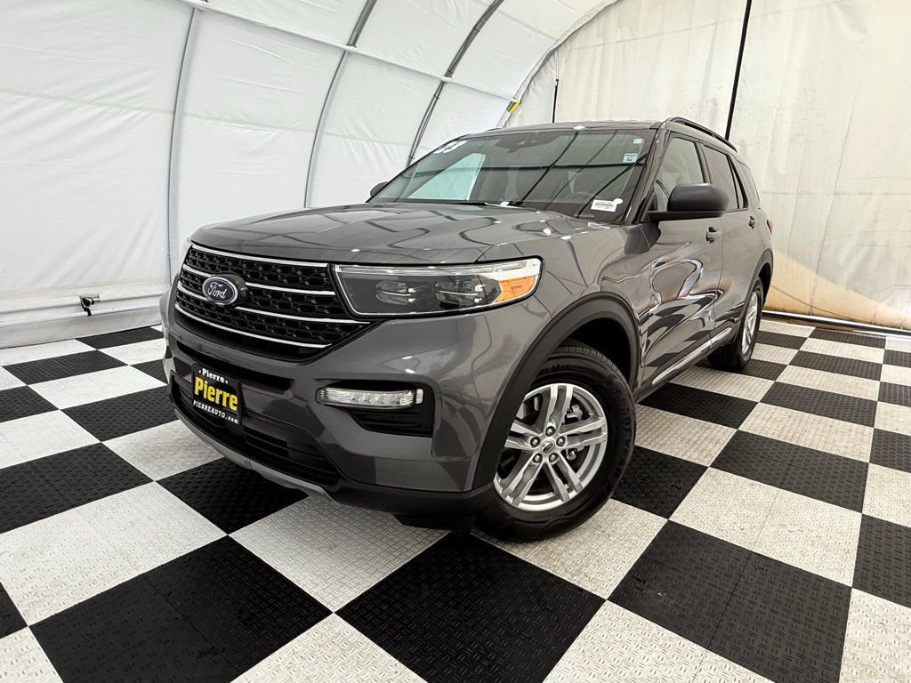 2023 Ford Explorer XLT's photo
