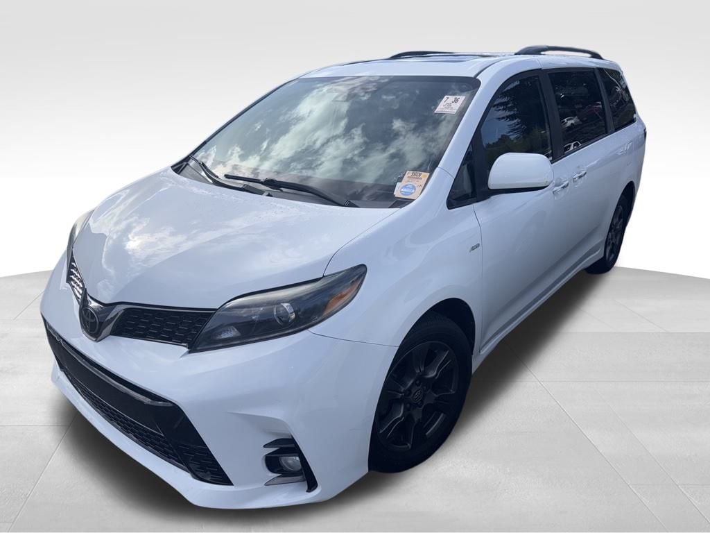 2020 Toyota Sienna SE Premium's photo