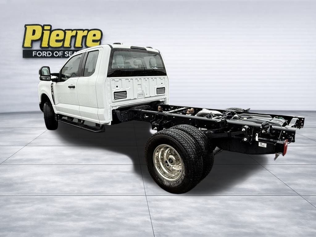 New 2025 Ford F-350 Chassis XL DRW Truck Super Cab