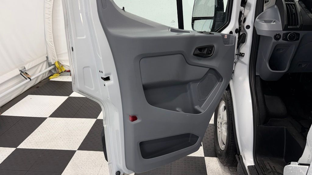 2019 Ford Transit Passenger Van XLT - Photo 15