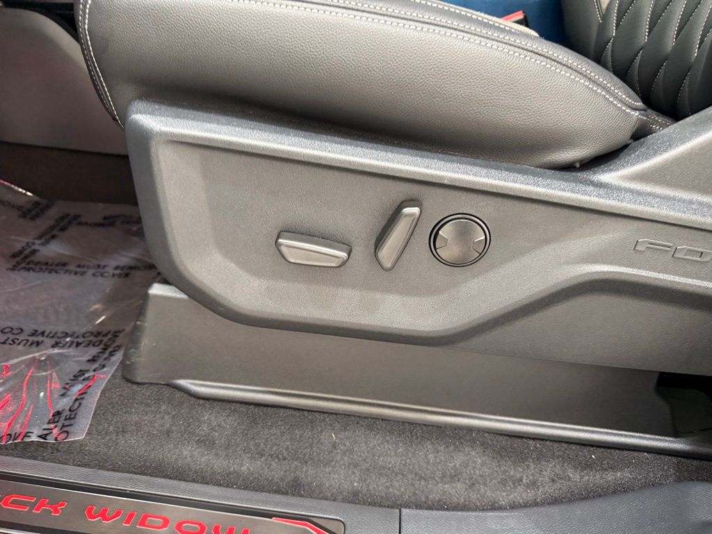 2025 Ford F-150 XLT - Photo 14