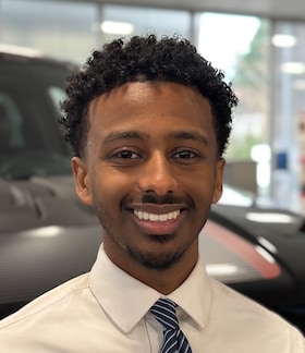 Staff member Peter Abraham from ID_479f6d