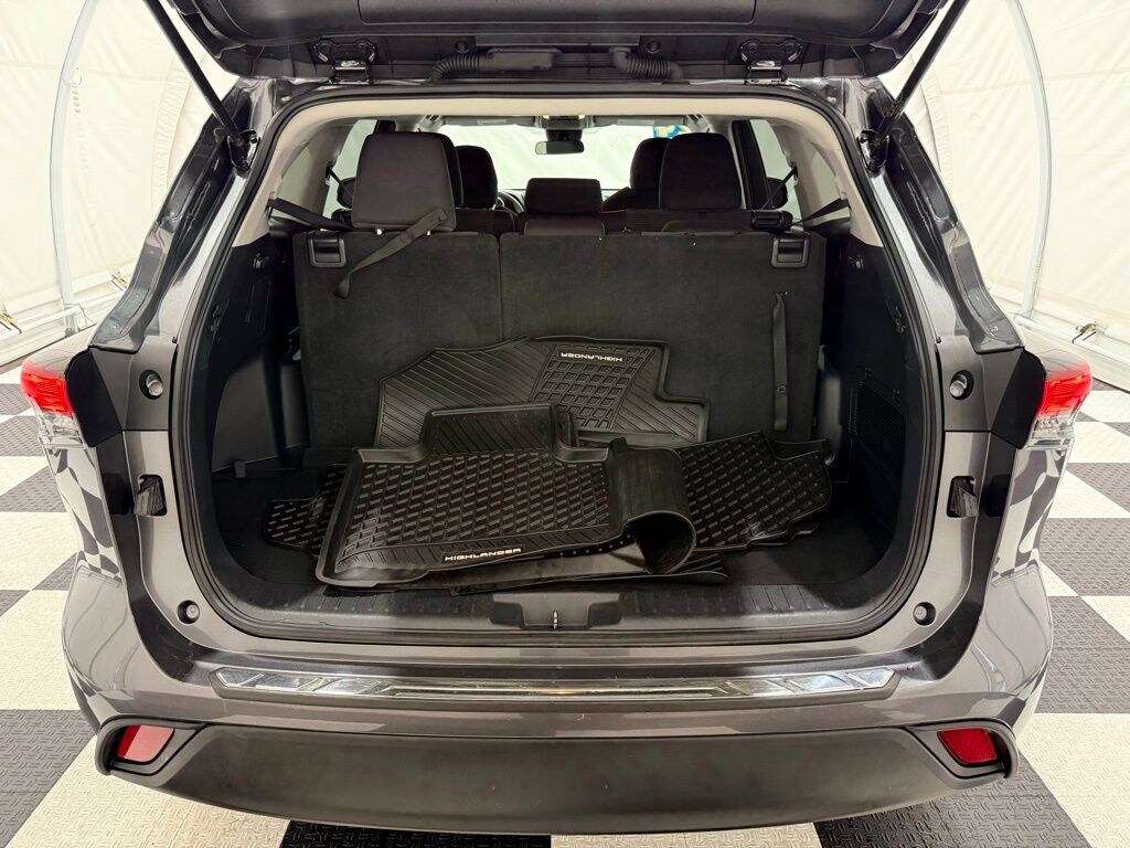 Used 2024 Toyota Highlander LE SUV