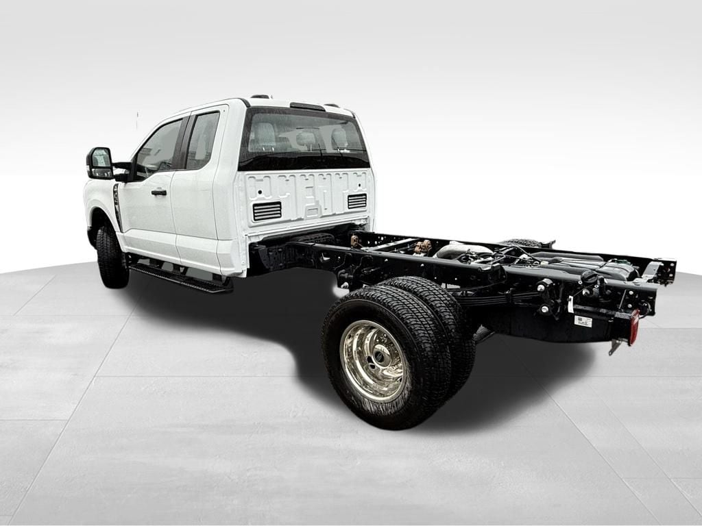 New 2025 Ford F-350 Chassis XL DRW Truck Super Cab