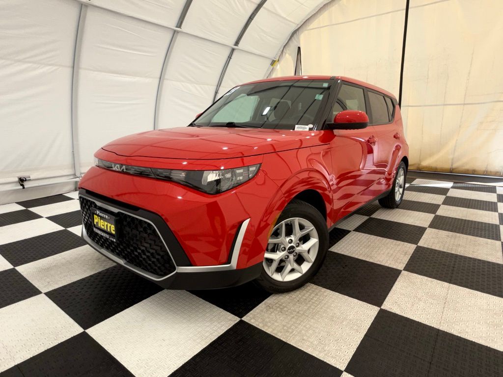 2023 Kia Soul LX's photo