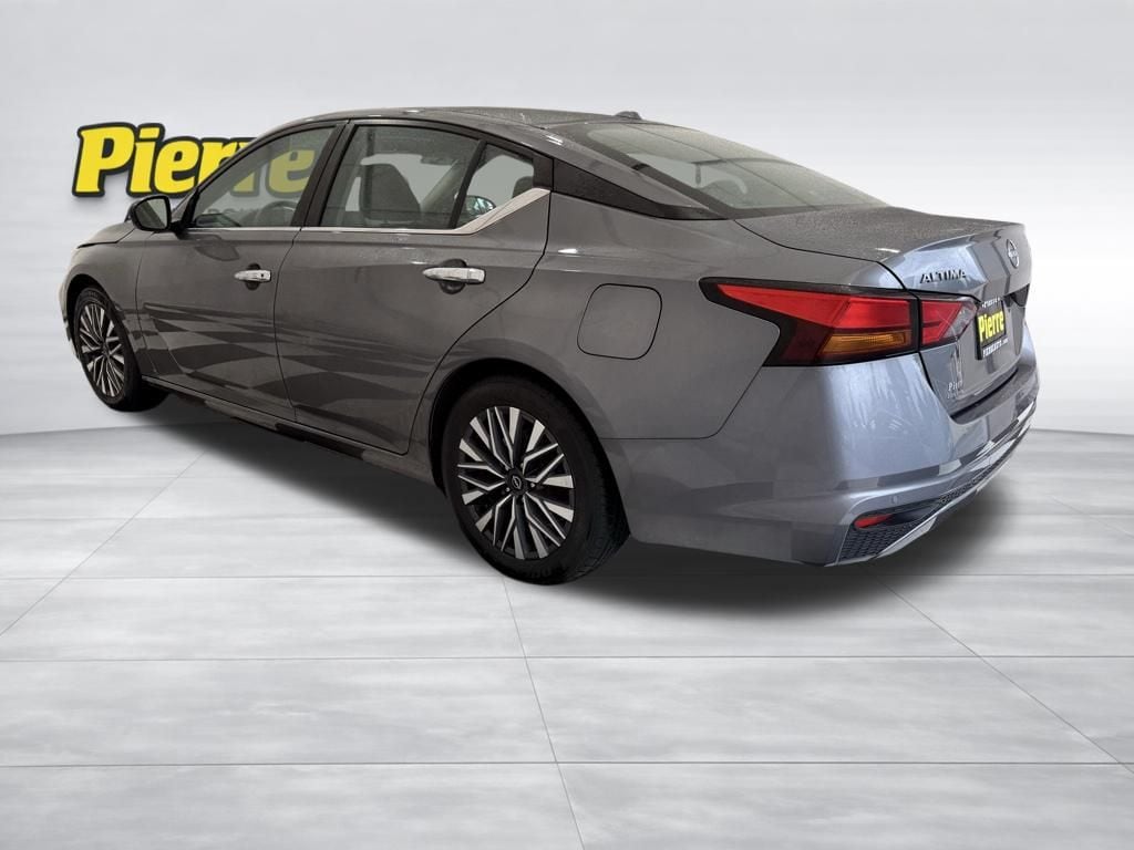 Used 2024 Nissan Altima 2.5 SV Sedan