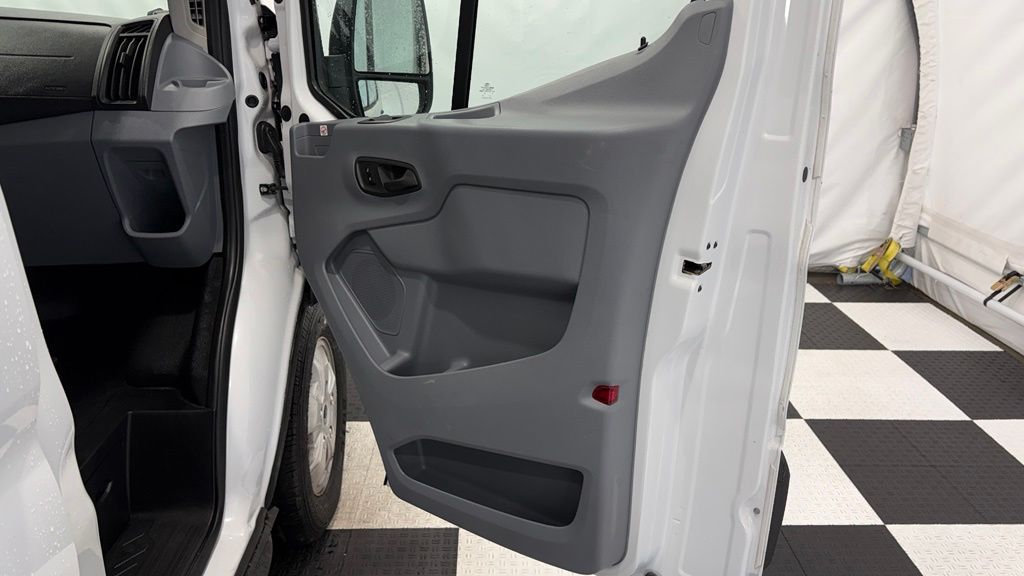 2019 Ford Transit Passenger Van XLT - Photo 20