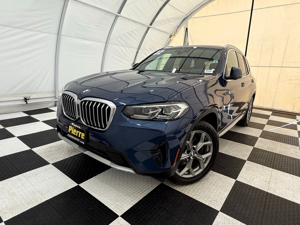 2022 BMW X3 30i's photo