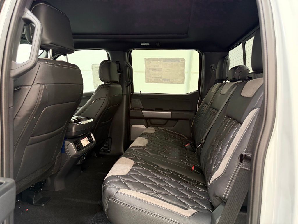 2025 Ford F-150 XLT - Photo 15