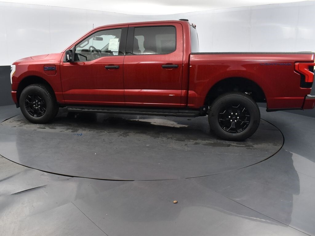 2025 Ford F-150 Lightning XLT photo 3