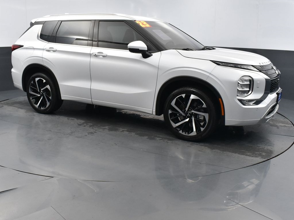 2023 Mitsubishi Outlander SEL photo 4