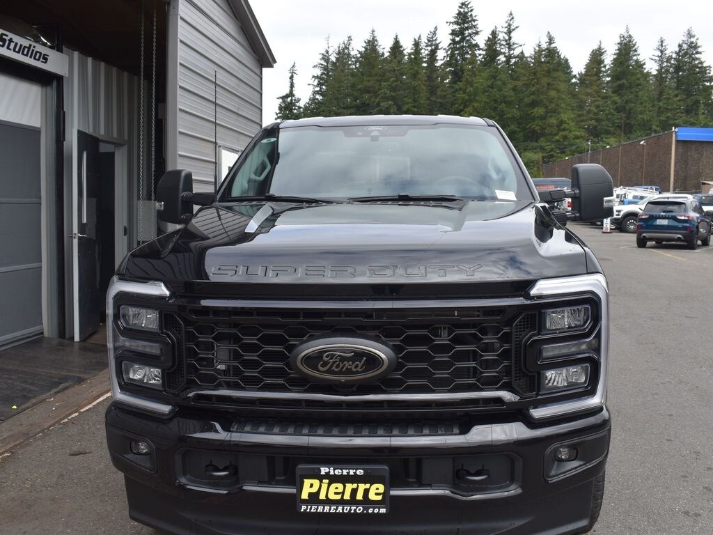 2025 Ford F-350 XLT photo 2