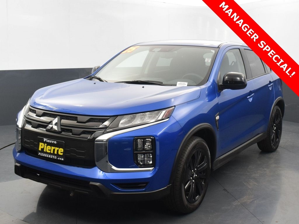 2025 Mitsubishi Outlander Sport LE's photo