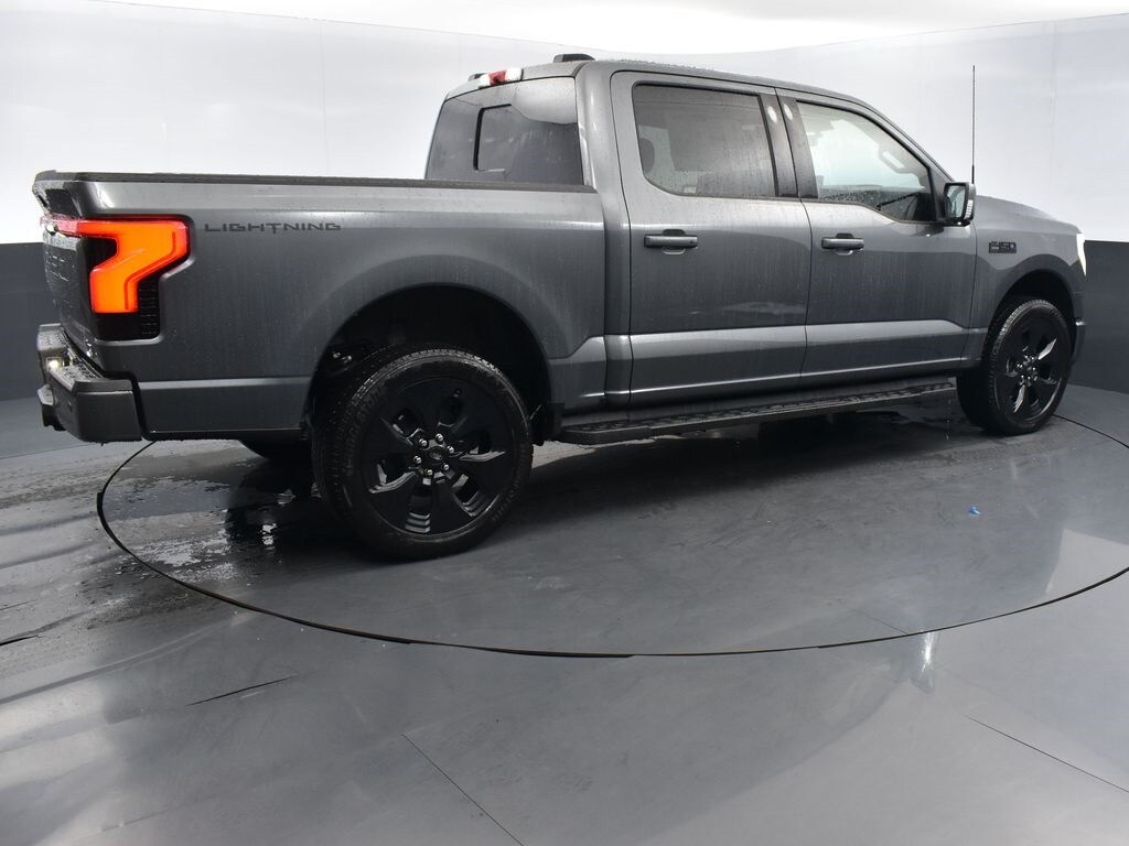 2025 Ford F-150 Lightning Platinum photo 4