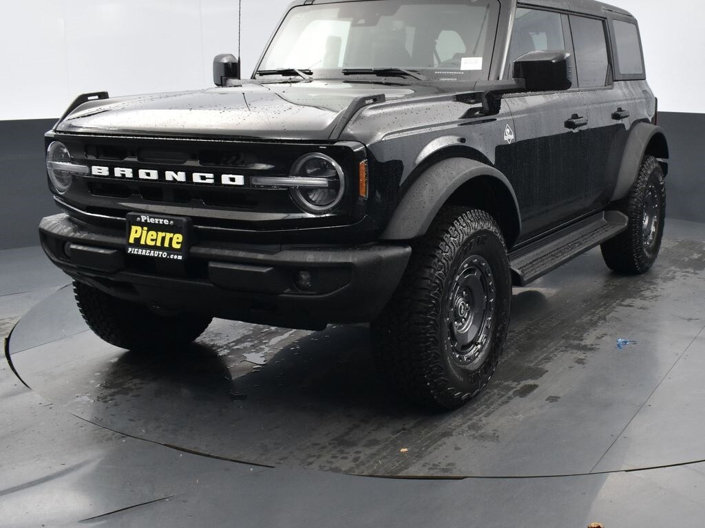 2025 Ford Bronco Outer Banks photo 2