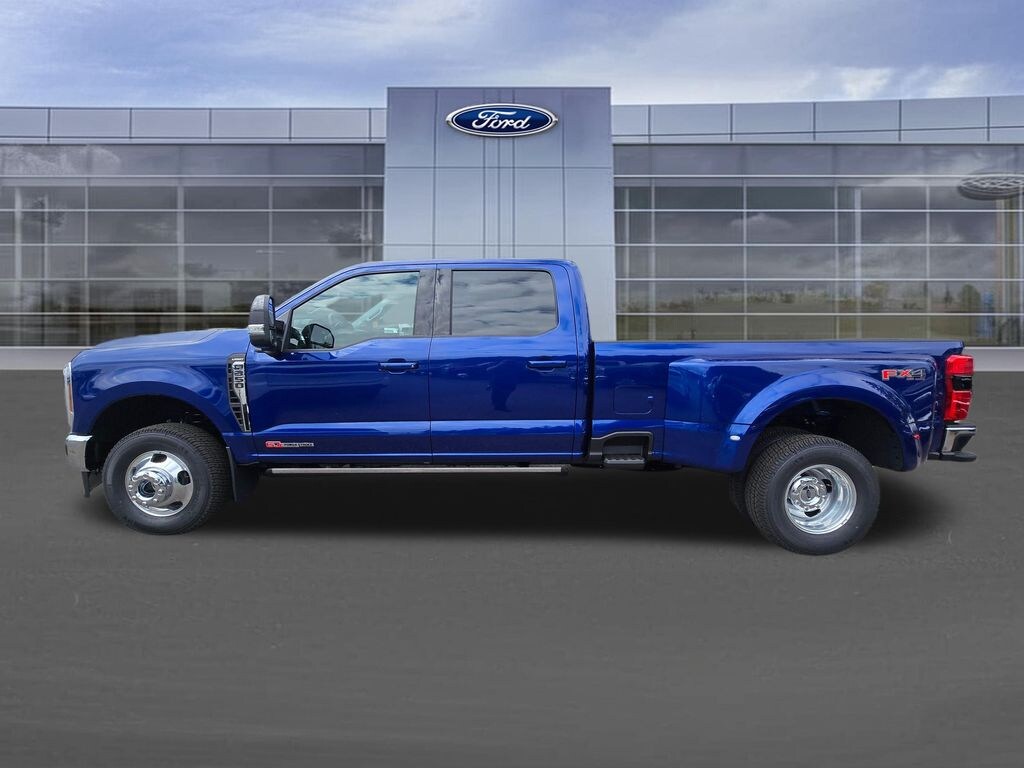 New 2026 Ford F-350 Lariat DRW Truck Crew Cab