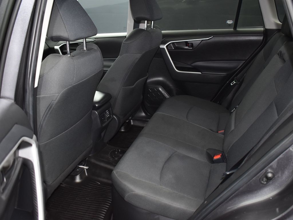 2022 Toyota RAV4 Hybrid LE photo 4