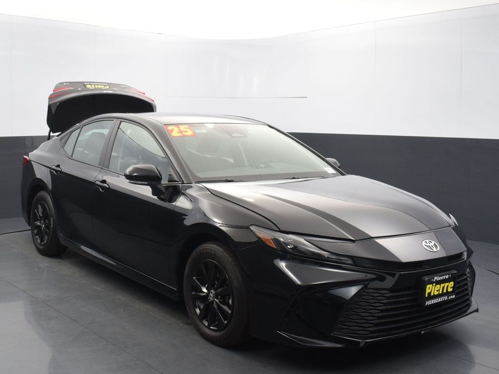 2025 Toyota Camry LE photo 4
