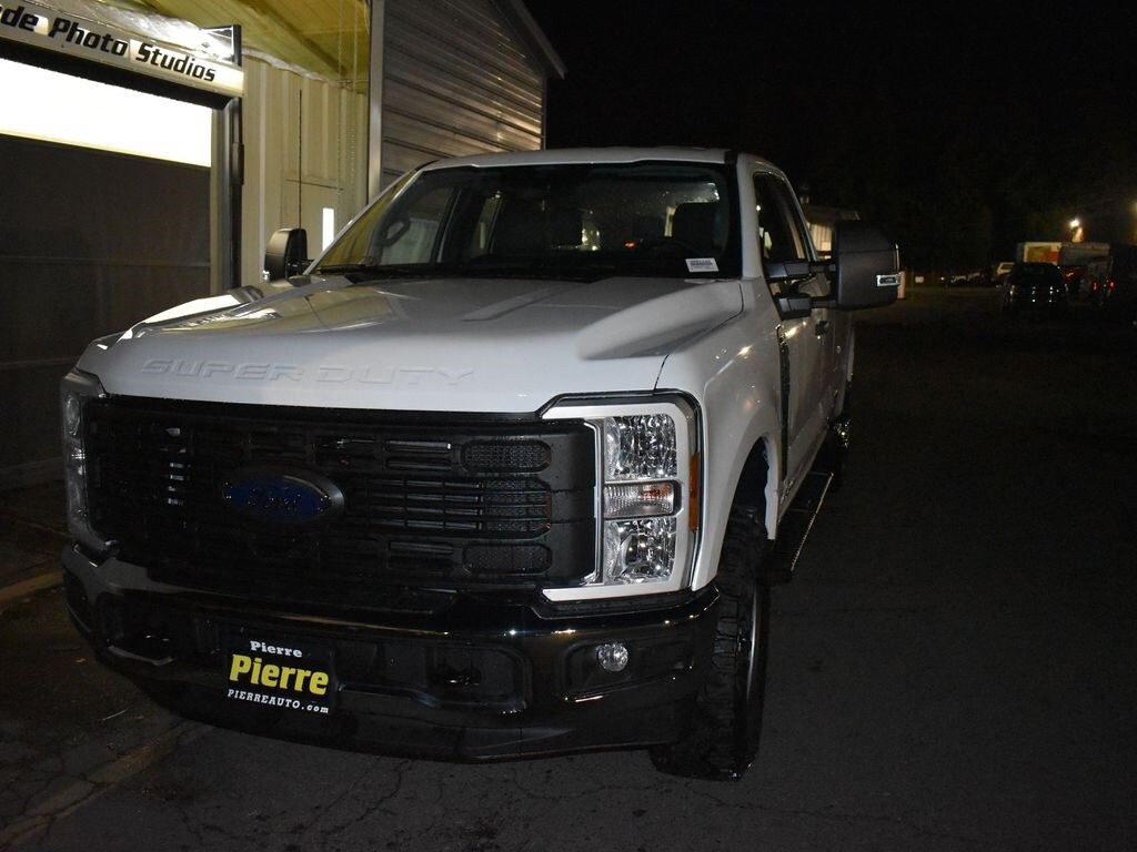 2025 Ford F-350 photo 2