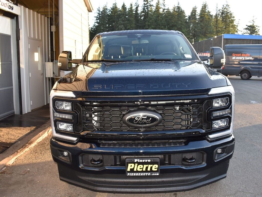 2025 Ford F-350 Lariat photo 2