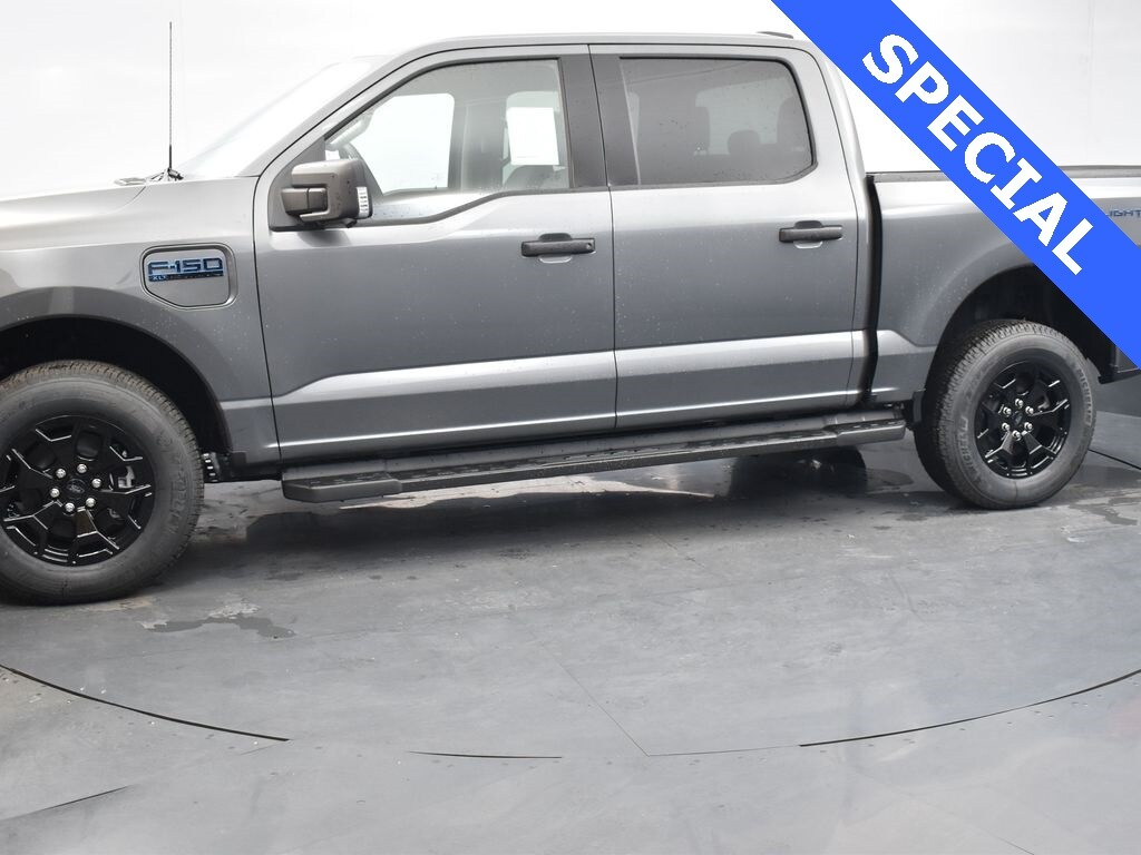 2025 Ford F-150 Lightning XLT photo 3