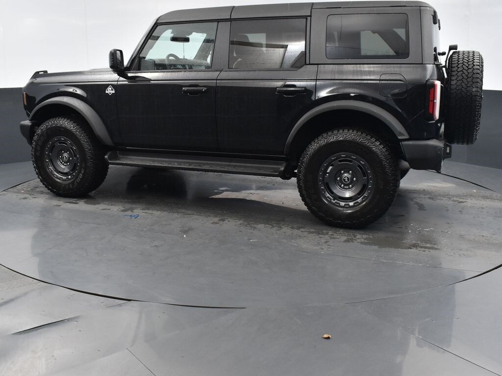 2025 Ford Bronco Outer Banks photo 3