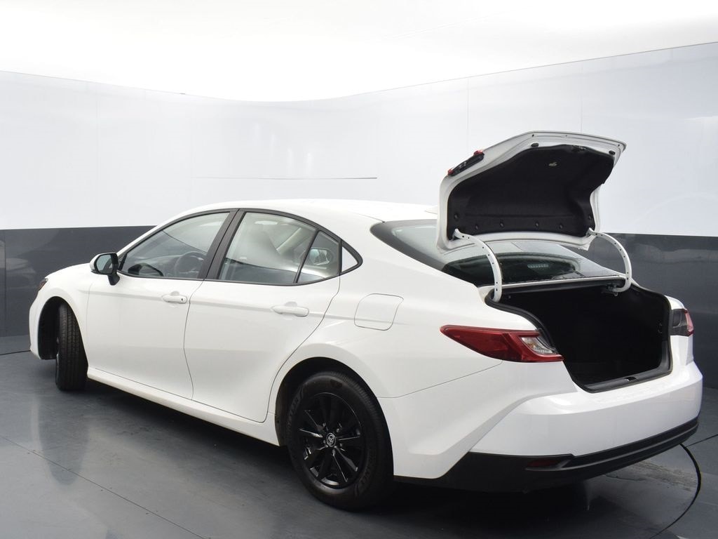 2025 Toyota Camry LE photo 3