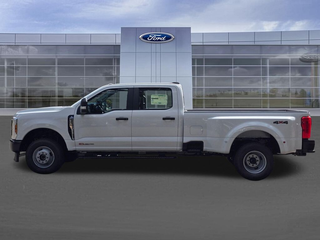 New 2026 Ford F-350 XL DRW Truck Crew Cab