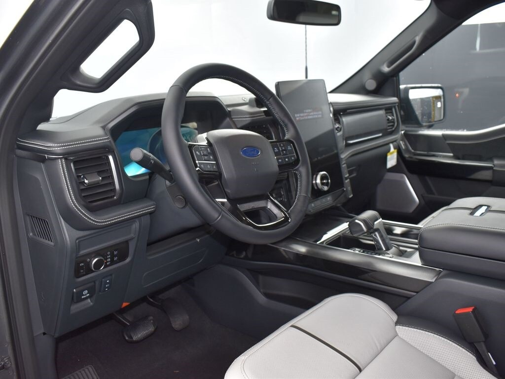 2025 Ford F-150 Lightning Platinum photo 4