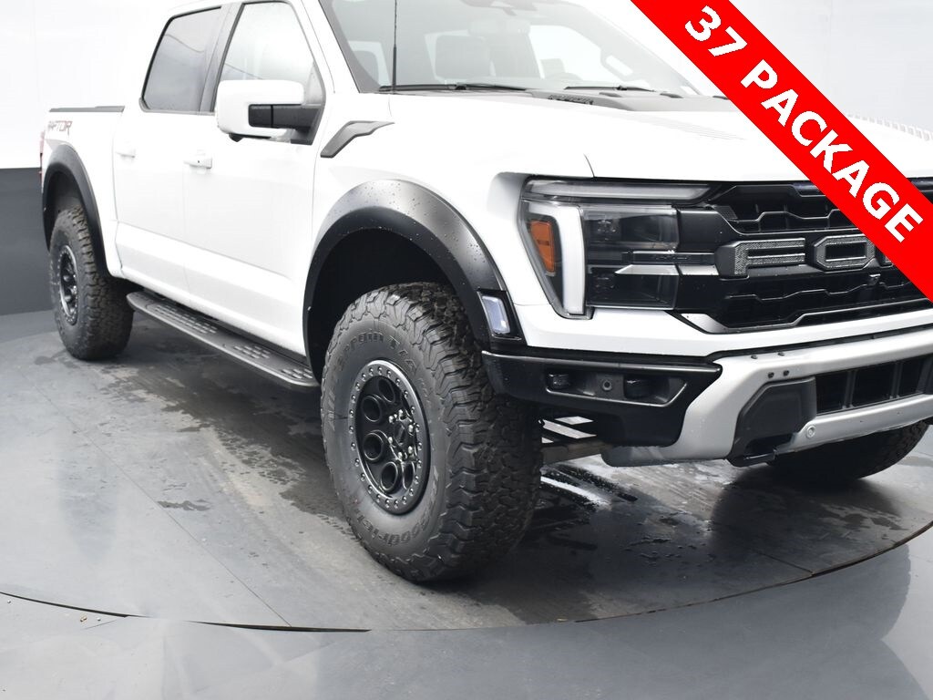 2025 Ford F-150 Raptor photo 2