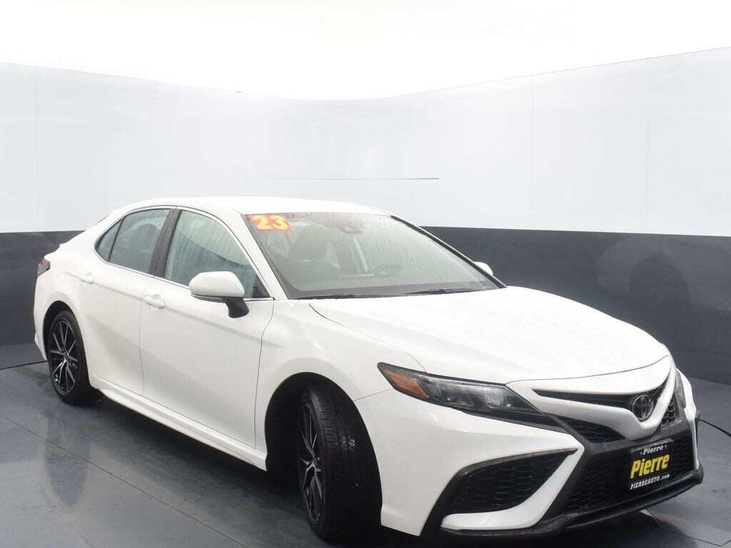 Used 2023 Toyota Camry SE Sedan