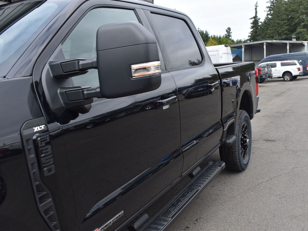 2025 Ford F-350 XLT photo 4