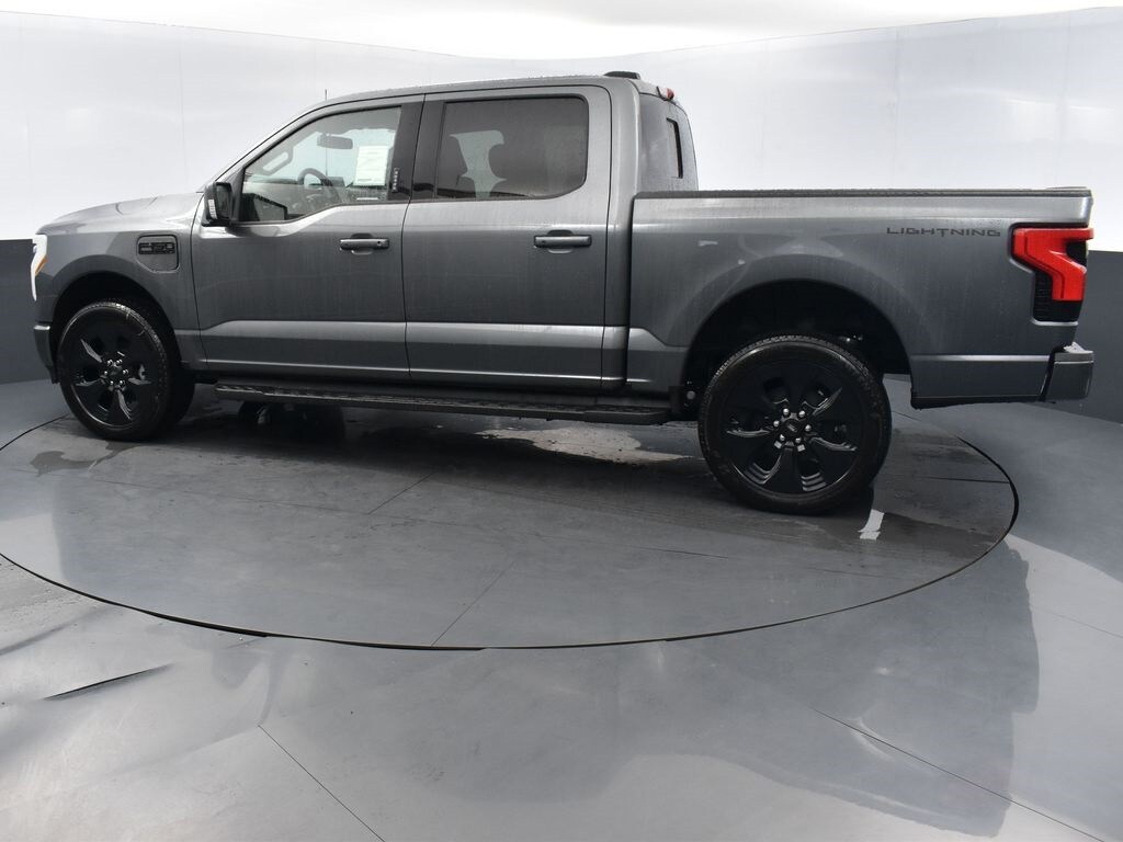 2025 Ford F-150 Lightning Platinum photo 2