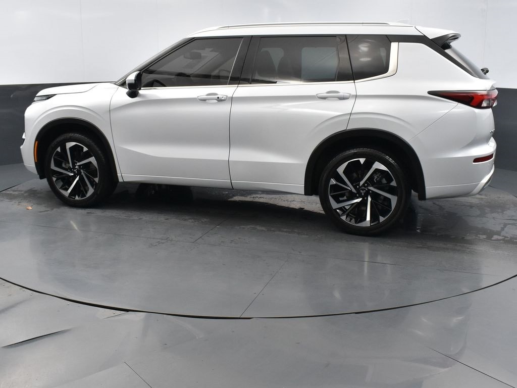 2023 Mitsubishi Outlander SEL photo 3
